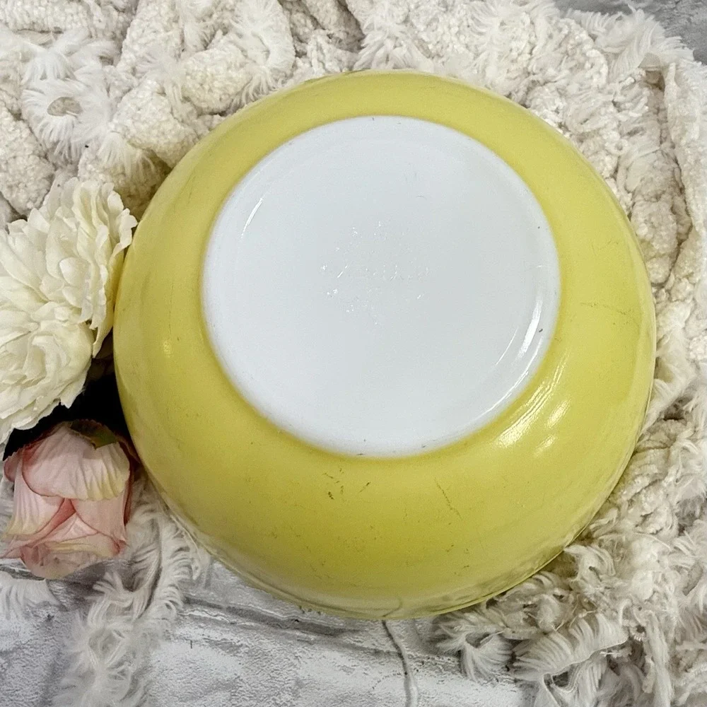 Vintage Pyrex Bowl #404 Yellow Milk Glass Primary Color 4Qt  Mixing Nesting Bowl